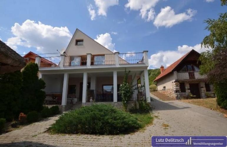Haus mit Nebenhäusern, Pool und Weinberg - Preissenkung