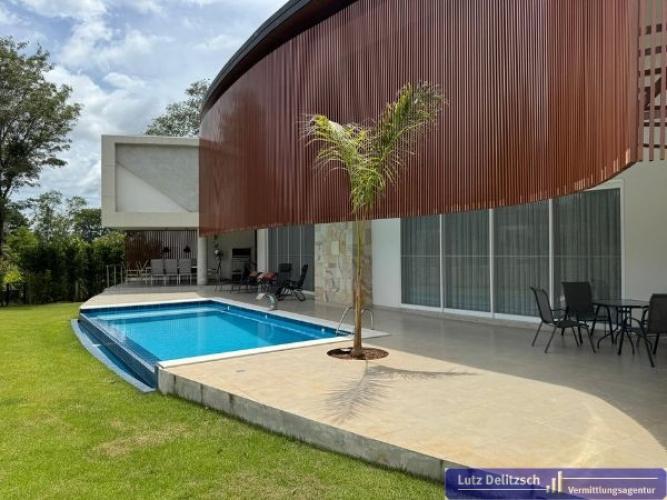 Neubau-Luxus-Villa mit Pool im Raum San Bernardino