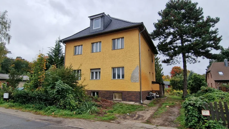 Zwei Chancen - ein Grundstück: Geteiltes Areal mit Bauvorbescheid