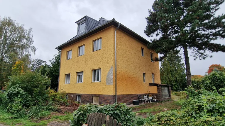 Zwei Chancen - ein Grundstück: Geteiltes Areal mit Bauvorbescheid