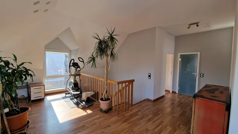 ZEITMIETVERTRAG: 4-Zimmer-Maisonette mit zwei Terrassen